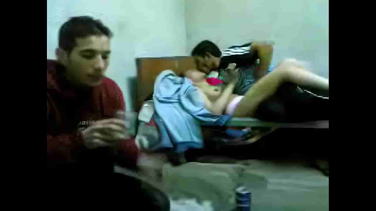 شكلو مش نافع 3 مصريين ماسكين بنت